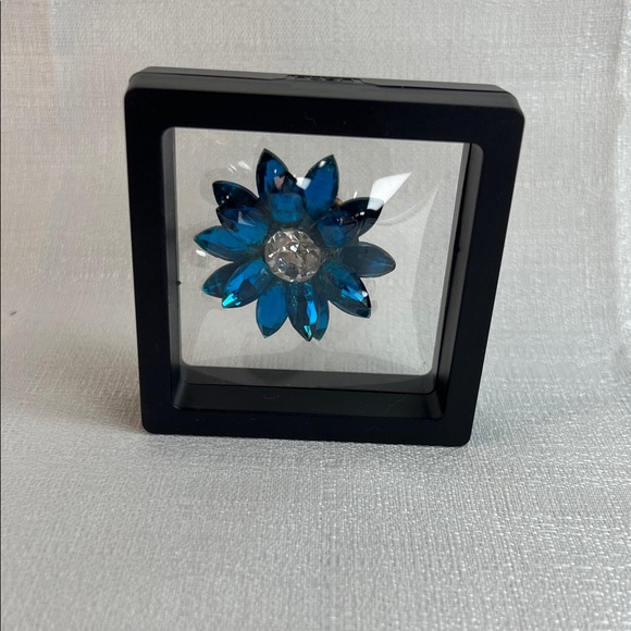 Other - Floating frame set of 2 (jewelry NOT INCLUDED)